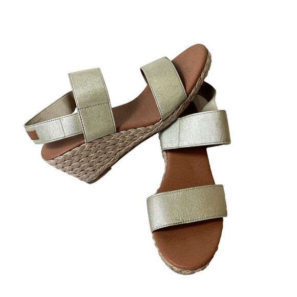 Tommy Bahama Sandals Womens 9.5M Metallic Gold Comfort Casual Wedge Slip On Shoe - Picture 2 of 10